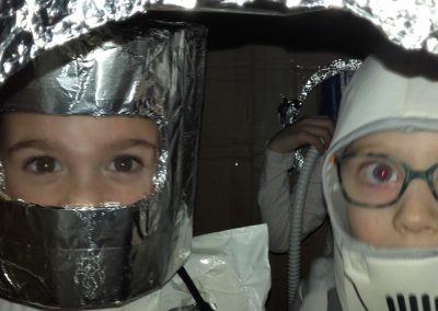 Astronauti u raketi Medium