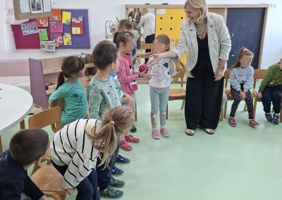 IMG 76b33b05225e25519554950562fe0a43 V